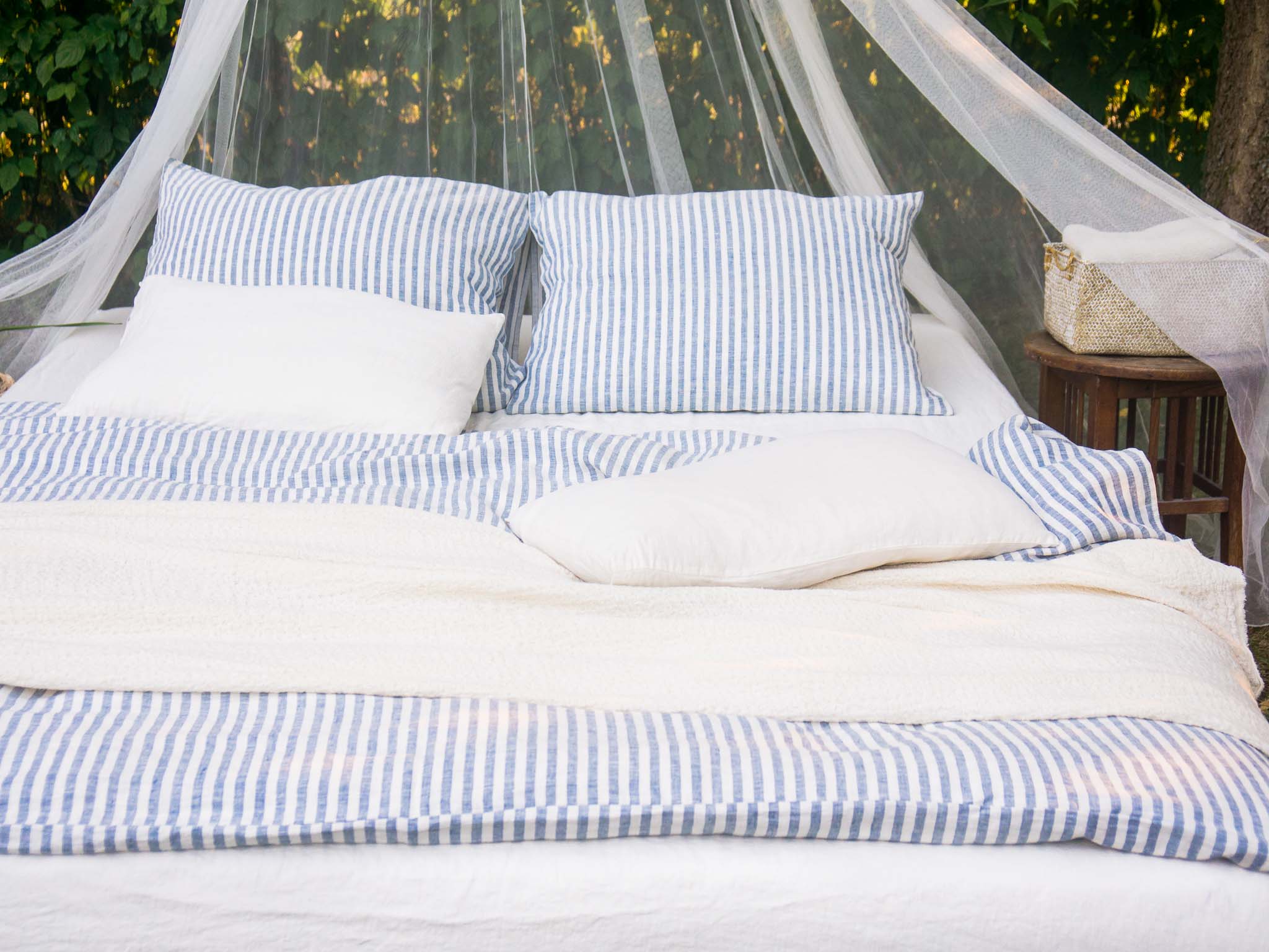 Linen Sheets - Outdoor setting - Riviera Bedding - White and Blue